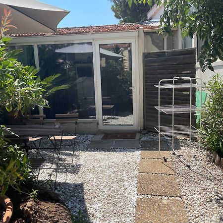 니스 Cozy House With Parking And Garden 아파트 외부 사진