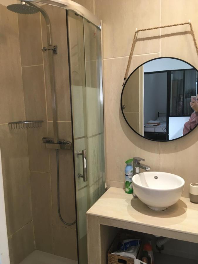 니스 Cozy House With Parking And Garden 아파트 외부 사진