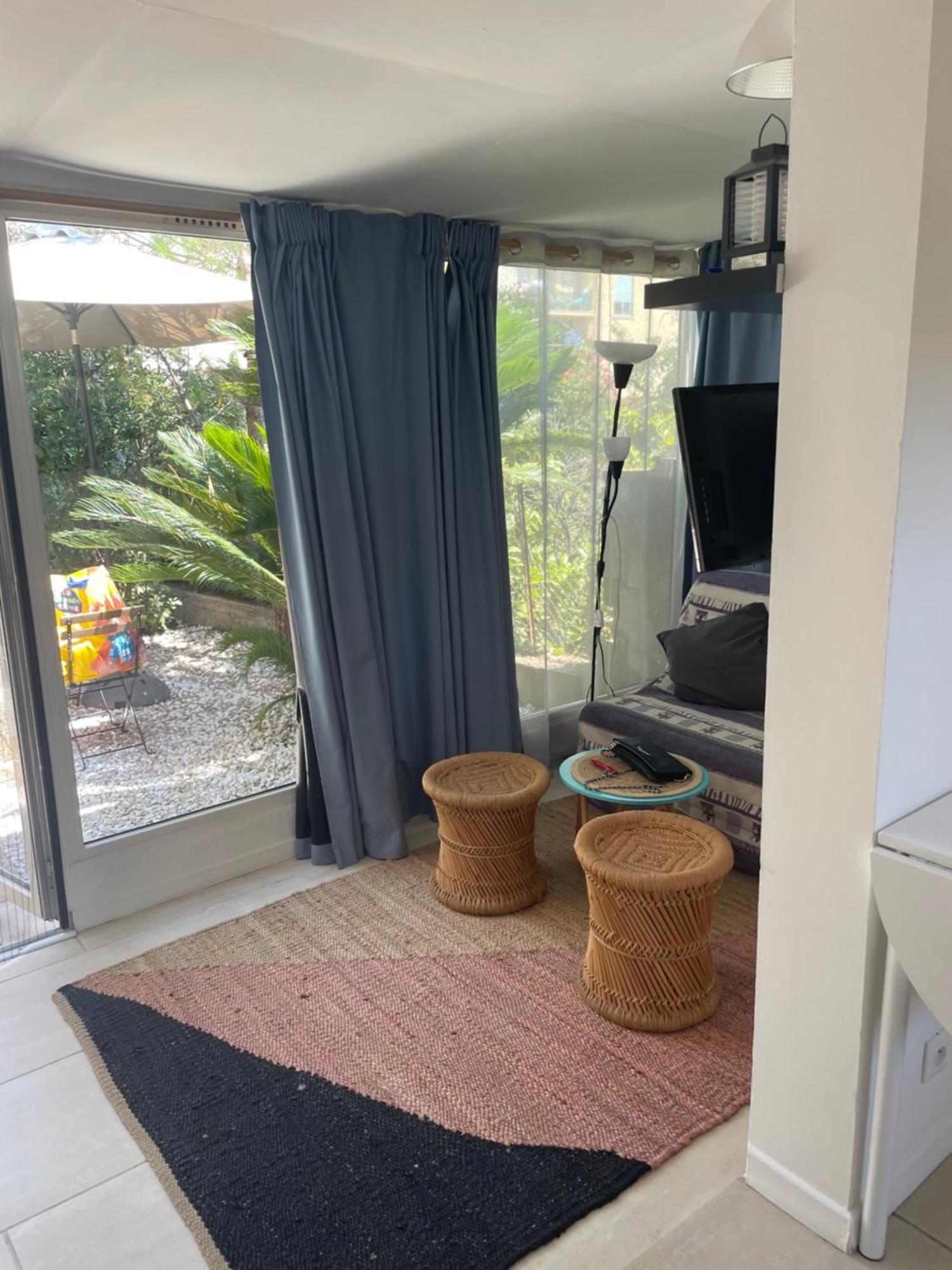 니스 Cozy House With Parking And Garden 아파트 외부 사진